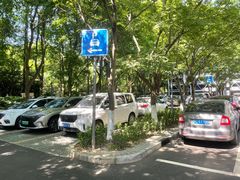 -复旦大学附属中山医院青浦分院-停车场