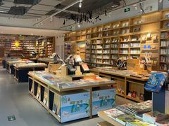 -新华书店(苍南银泰店)