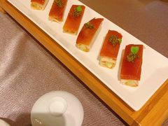 鱼子酱配脆皮烤乳猪-广州文华东方酒店·江-由辉师傅主理