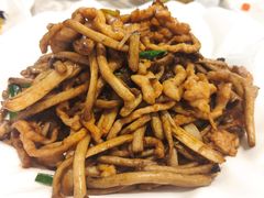 鲜茶树菇炒肉丝-马凯餐厅(地安门店)