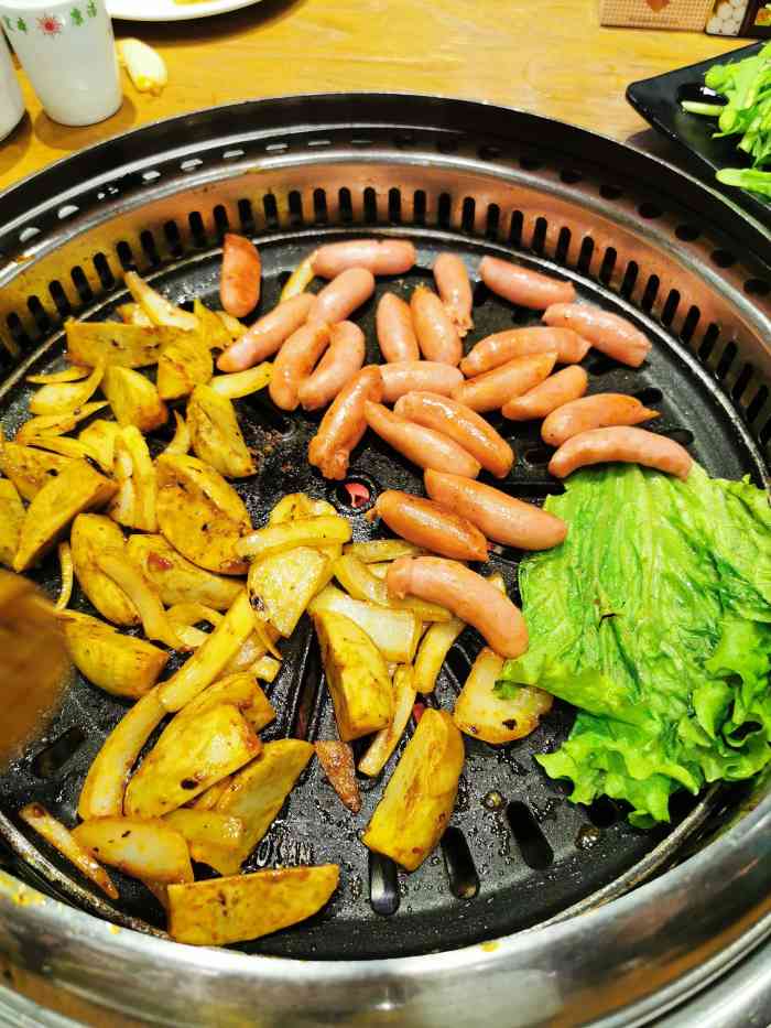 金刚山烤肉-"店铺位于抚松镇里面,饭口人很多,点一盘手.