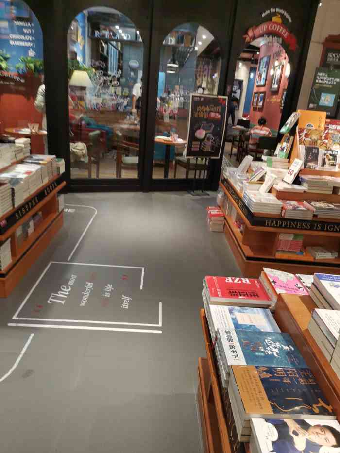 中原万达也有了西西弗书店喜欢里面的环境要带孩子多来熏陶一下看见