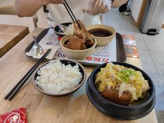 -万和春排骨砂锅米饭(新业广场店)