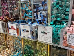 零售区-VENCHI 闻绮(上海佛罗伦萨小镇店)