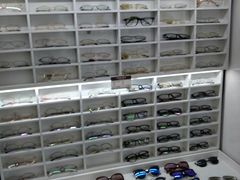 -视野联行眼镜•蔡司•依视路(温江店)