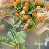 挺好找店里有7~8张桌子，干干净净的