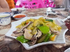 -黄记四更烤乳猪店