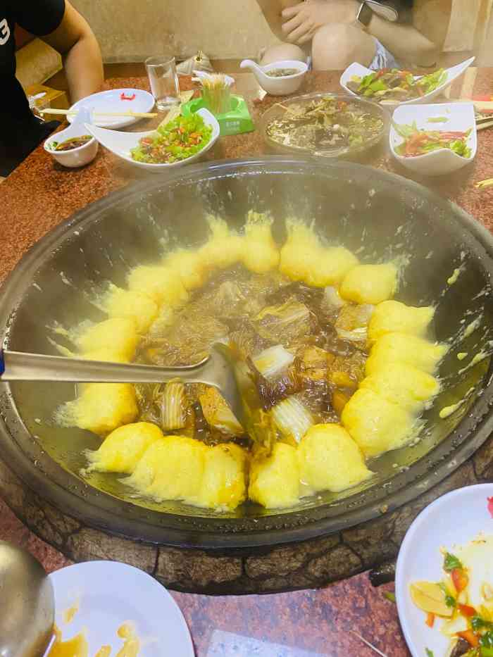 俊家铁锅炖鱼-"来庄河出差,住在丽源宾馆,在附近找了一家.