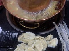 -果松木炭酸菜铜火锅·外婆参鸡汤