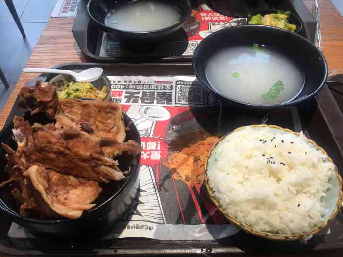 犟骨头(空港中心店)-"空港里评分很高的快餐来之前并没有觉得排.