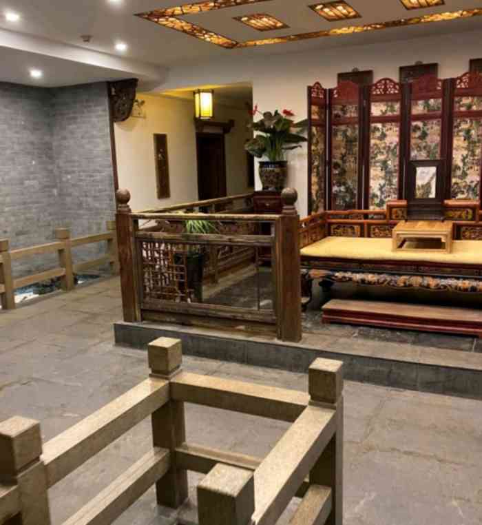 清水湾spa-"在光谷创业街附近,交通便便利,出地铁站后.