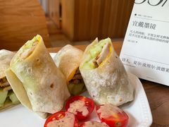 -彳亍咖啡·这里(水湾路店)