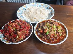 -歹歹的加个面过油肉拌面