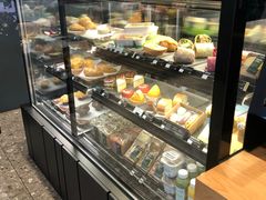 面包甜点陈列柜-星巴克(广州南站A18检票口楼上)