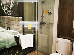 -昆明朗威酒店(昆明站火车站双桥夜市风情街店)