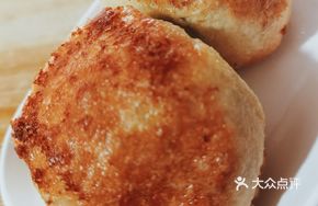 Beef and Leek Pan-Fried Buns