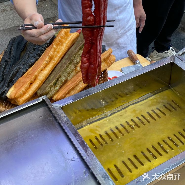 油条新风尚，一口彩色，满口幸福！