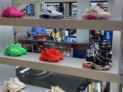 -文艺复兴百货(米兰大教堂广场店)