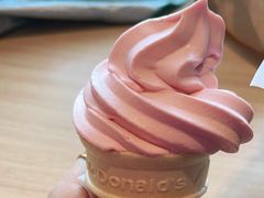 草莓牛奶甜筒-麦当劳(城东万达广场店)