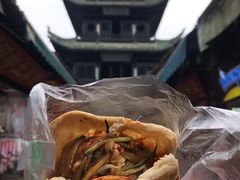 锅盔夹毛肚-小陈方酥锅盔(古城总店)