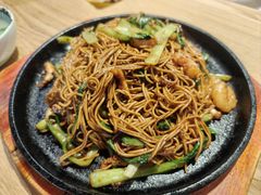 咸蛋黄虾仁海鲜炒面-样样体面(宝安支路店)