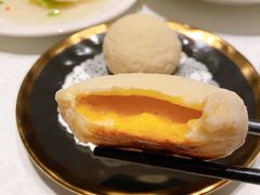 脆皮流沙包-皇朝会.经典传统粤菜(外滩店)
