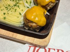 俄式传统肉饼配土豆泥-俄士厨房(环球港店)