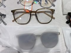-零度眼镜·宝视友·蔡司依视路(吾悦花街店)