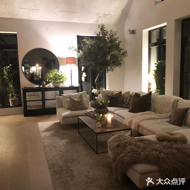 白天明亮通风，晚上舒适。
