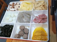 -鲁员外地锅鸡地锅鱼(古墩路店)