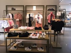 -URBAN REVIVO(济南领秀城贵和购物中心店)