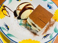 巧克力熔岩蛋糕配香草冰淇淋-萨莉亚(百联真光路店)