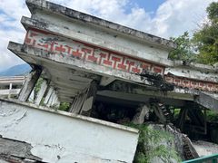 -四川汶川特大地震漩口中学遗址
