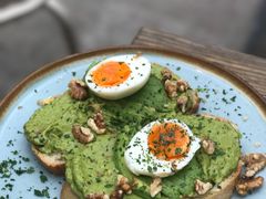 牛油果煮蛋吐司-RAC BAR(安福路店)