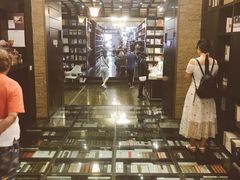 -钟书阁(松江泰晤士小镇店)