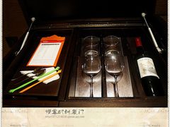 红酒和杯子-厦门海港英迪格酒店(中山路店)