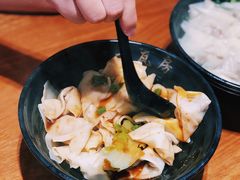 红油抄手-青石桥老瓦房肥肠粉总店(青石桥总店)