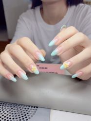 -丽心自助美甲美睫