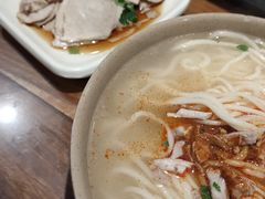 -亮亮面馆(经六路店)