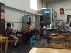 大堂-雷祖芳老妈蹄花店
