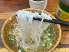 -正宗李家土鸡米线店