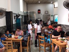 大堂-雷祖芳老妈蹄花店