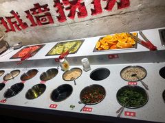 自助调料区-城墙拐拐火锅(三峡广场黑金冠店)