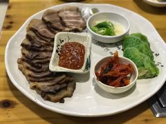 白菜包梅肉-故乡家韩国料理(丹东街店)