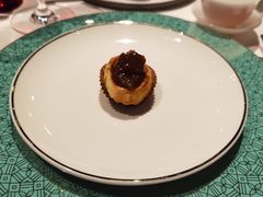 一口鲍鱼酥-三号黄浦会Canton Table