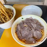不能堂食，那就蹲着吃呗