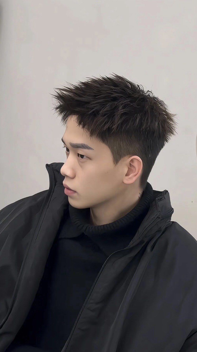 搜龙抬头剪发喜迎好兆头 
兼顾清爽与造型感的前刺发型,夏日用貉挝