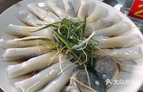 Boneless Crucian Carp Rolls with Rice Noodle Sheets