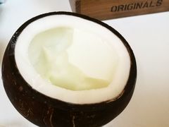 -志龙皇冠吃货椰子铺