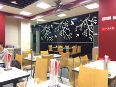 大堂-麦当劳(虹梅路地铁站店)
